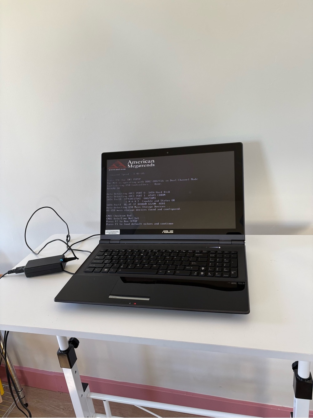 ASUS UX50V 15.6" Laptop for Parts / Repair – Stuck on Boot Screen